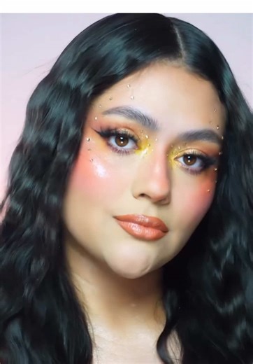 Serving pop-icon glam with L.A. COLORS ✨ @Alexa 🌷 creates a Zara Larsson–inspired makeup look using L.A. COLORS essentials for a colorful, radiant pop-star finish 💖 Products used 👇 🍑 Fruity Fun Eyeshadow – Peach Fizz 🌸 Rad Rouge Blush – Cherish ❄️ Jelly Cool Tinted Glitter Stick – Extra Icy 🖤 Gel Eyeliner – Midnight Black 💄 Cream Lipstick – Heavenly ✨ Holographic Iridescent Lipgloss – Glazed Donut 🛍️Shop the look on lacolors.com What is your favorite product in this look? 💫 #lacolorscos