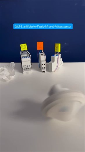 Theben AG on Instagram: "DALI-2 Präsenzsensor für präzise Lichtsteuerung in Korridoren. Anwesenheit und Helligkeit direkt im Bus. Kein Umweg. Keine Kompromisse. Rechteckiger Erfassungsbereich 360°, 30 x 4,5 m, (135 m2) bei 3 m Montagehöhe, für Korridore und Lagergänge, mit 2 einzeln an- und abschaltbaren Erfassungszonen #elektriker #elektroinstallation #sparky #dali2 #bewegungsmelder"