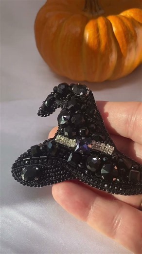 Handmade beaded brooch Witch's hat #giftforher #handmadejewelry #brooch #halloweenjewelry