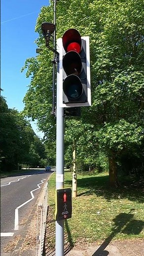 Welwyn Garden City: Digswell Road, PEEK TLED Traffic Lights Puffin Crossing