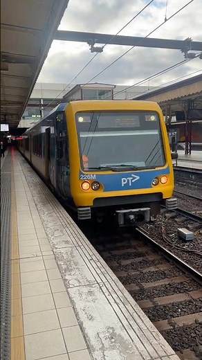 Metro X'Trapolis Arriving at Flinders Street Station to Belgrave #metrotrainsmelbourne #metrotrains