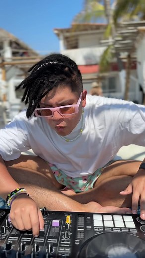 48K views · 981 reactions | Cuanto sabes de Reggaeton Old School?  (haciendo playback ya que no hay corriente) | DJ Diego Alonso | Facebook