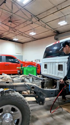 760K views · 4.9K reactions | What Most People Miss When Swapping Beds (Pt. 2/2) A lot of guys assume all long beds or short beds are the same across brands—but that’s where they get burned. Frame height, cab-to-axle, spring towers… every detail matters. #Flatbeds #FordTrucks #FlatbedTrucks | Whiteface Ford | Facebook