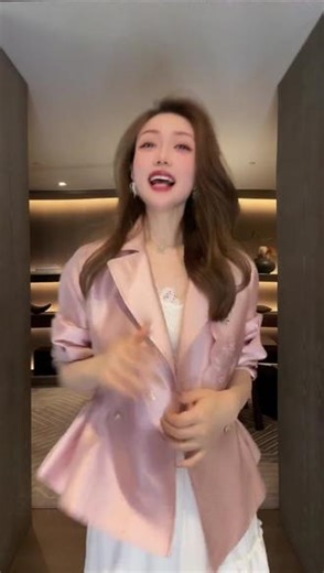 #WANGHAHA #花边拼接 百搭白半裙，承包所有美好穿搭。