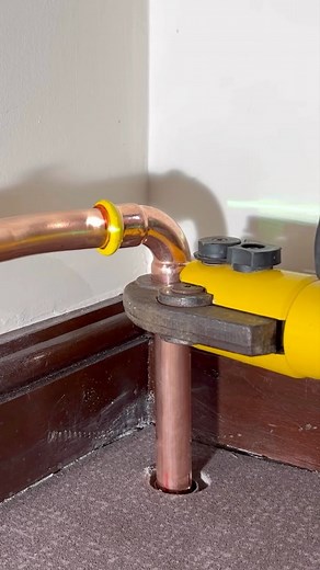 1.5M views · 6.5K reactions | Solder or Press? Pressfit makes connecting copper easy! #asmr #asmrsounds #plumbing #toolbag #pipes #tools #cleancopper #plumbertools #pressfit #soldering #copper #handtools #work #diy #howto #plumber | Mmplumber | Facebook