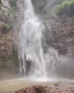 🤩Les chutes d'eau spectaculaires de Dindefelo 🏞 dans le Sénégal oriental 🇸🇳 🌧️☔️ La saison des pluies apporte toujours son lot de merveilles à DINDEFELO ! 😍 Nos paysages se parent de vert et les cascades sont encore plus spectaculaires ! 💦 📸 @lauraabrufal Abonne toi à la page Kedougou Tourisme | Hello Sénégal