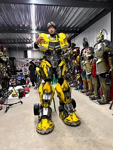 9K views · 110 reactions | Check this video to see the steps to wear our the latest version #Bumblebee costume. #cosplay #wearabletransformerscostume #bumblebeecosplay #costumeforentertainment #transformersfan #moviecostume #propmaking #handmadecostume #suitup #stilts | Super Queen Armour Costumes Studio | Facebook