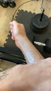 GELENCIUM® Cannabis CBD Gel I EXTRA-hochdosiert mit 1.000 mg CBD I SOFORT-Kühlung für beanspruchte Muskeln & Gelenke (z.B. Knie & Schulter) I Mit Menthol, Minze & Aloe Vera I Swiss Made I 100 ml