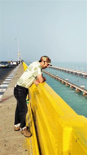 India's first sea bridge cantilever design, Scherzer rolling lift ,manually opens for ship passage