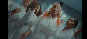 La star de la Musique Burkinabè Miss Tanya vient de lancer une bombe pour le bonheur de ses fans. FIESTA, c'est le nom du titre de ce single. 👇👇👇 Le lien en commentaire | CS Médias