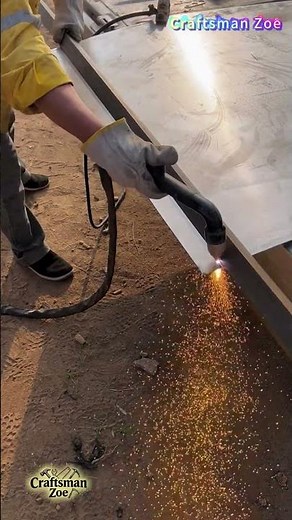 Satisfying Plasma Cutting of Aluminum Plate! Sparks Fly in This Amazing Metalworking Process