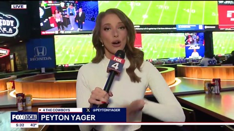 Cowboys fans gather to in Arlington for watch party