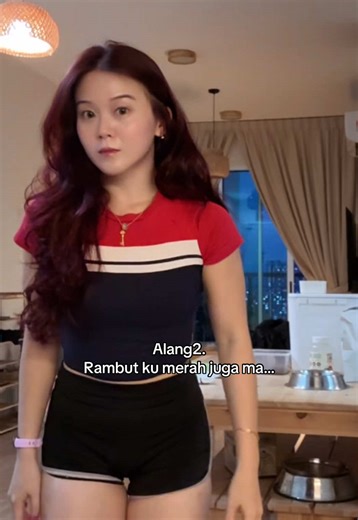 Kena pair dengan mata besar2 juga kan. Nasib mata ku tak sepet.