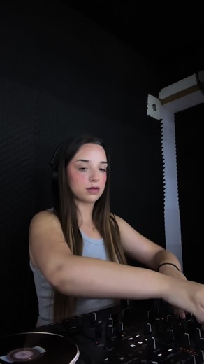 Tech House DJ Set from Ibiza: Experience the Vibe