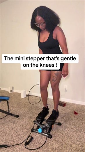 Mini steppers for everyone! 🥰 knee problems?! No problem! Love it! ❤️ DAY 7/30 #ministepper #ministepperchallenge #fullbodyworkout #homeworkout #ttshop #tiktokmademebuyit #fyp #viral