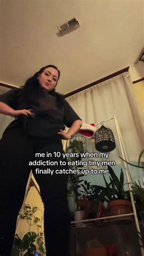 #giantess #entrapment #shrinking #vore