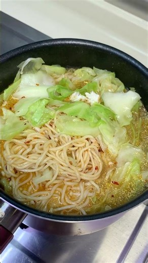 yummy noodles for a rainy day 🧑‍🍳🍜😋 #cooking #noodles #whatieatinaday #lunchtime #dailyshorts