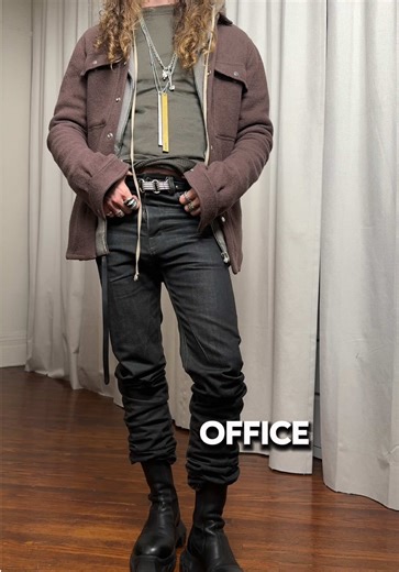 How exactly are we defining snow boots. Why aren't you just wearing your normal boots? Isn't this what boots are for? Wear your boots. Wear them in the snow. #fashion #grwm #styling #rickowens #fitbruary