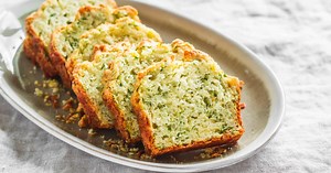 Cake salé d'été pour l'apéro : la recette ultra moelleuse à la courgette, chèvre et basilic