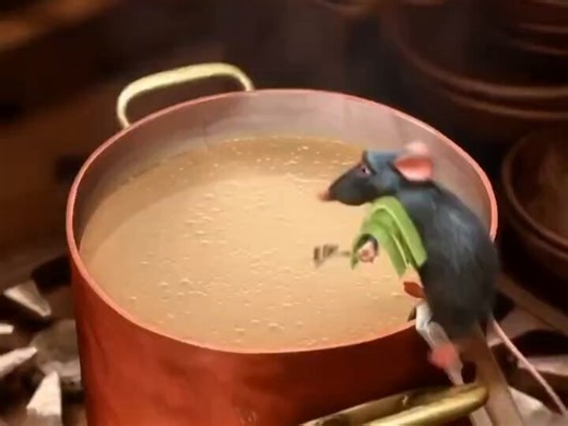 Para no darle toda la info de mis clientes a ILovePDF quise comprar el programa que tienen. Era solo por suscripción mensual. U$S7 mensuales.Fui a Claude y en 30' me hice un programa que tiene TODAS las funciones que usaba de la web, sin límite de cantidad de archivos. Local.