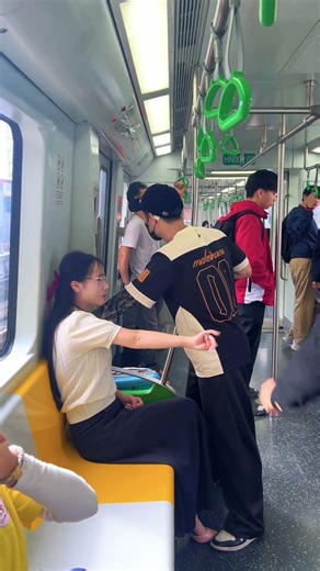 He saved the girl from being kidnapped. #signalforhelp #kindness #lifelessons #rescue #sos