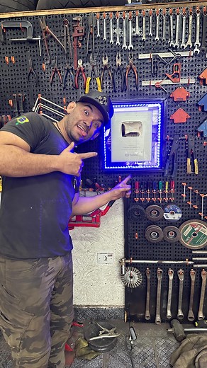 135K views · 120K reactions | Gambiarra do dia (quadro para a placa de 100k do YouTube) 酪 Muito obrigado a todos que me ajudaram com essa conquista! Já somos + de 400Mil gambiarreiros no YouTube!! Deus abençoe a todos, rumo a placa de 1M❤️ Link do canal na bio | O Mestre da Gambiarra | Facebook