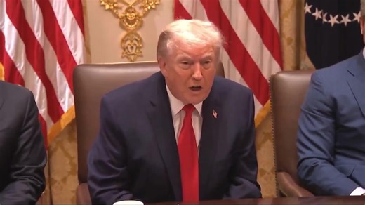 #MUNDO | TRUMP ASEGURA QUE GRANDES PETROLERAS YA OPERAN EN VENEZUELA Y PROMETE “ENORME RIQUEZA” PARA AMBOS PAÍSES El expresidente de Estados Unidos, Donald Trump, afirmó que grandes compañías petroleras ya se encuentran en Venezuela para adelantar labores de exploración y desarrollo energético, como parte de una nueva etapa de cooperación entre ambos países. Según el mandatario, estos proyectos permitirán generar una “enorme riqueza tanto para Venezuela como para Estados Unidos”, en referencia a