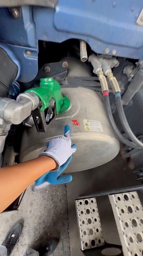 Fueling a Big Truck #chrisgotta100rounds #truckerlife #fuel #FuelEfficient #dieseltrucks #18wheeler #cdl #cdldriver #CDLSchool #truckingschool #bigriglife #bigtruck #tipswithchris #tipsandtricks #howto #funfacts #DidYouKnow | Christopher Walton