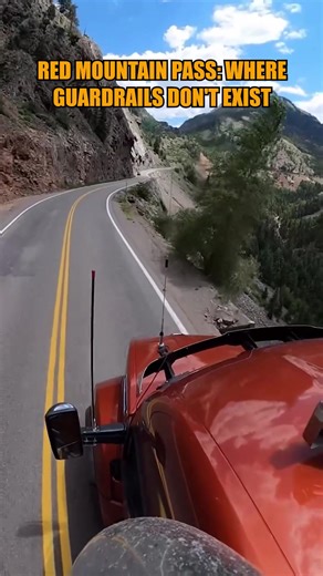 One wrong move here, and it’s a long way down. 🏔️🚛 This is the Red Mountain Pass on the Million Dollar Highway. It is famous for its stunning views, but infamous for its lack of guardrails and non-existent shoulders. The Reality: You are driving an 80,000 lb rig just inches away from a massive cliff edge. The drop is terrifying, and the road is narrow. The Reaction: Notice the traffic? Everyone is staying far away. Even the motorcycles are giving the truck plenty of room. It’s probably the onl