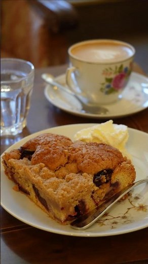 The curious story of the Vollpension cafe in Vienna