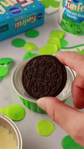 There’s a hidden surprise inside of these Lucky Mini Cakes for St. Paddy’s Day!🍀 You’ll need… 1 box of Funfetti Premium Cake and Cupcake Mix Additional ingredients to prepare cake mix per box instructions 1 package Mint Sandwich Cookies 1 tub of Funfetti Vibrant Green Vanilla Frosting Mini disposable round cake pans Directions: 1. Preheat oven to 350°F. 2. Prepare cake mix according to box instructions. Grease mini disposable cake pans with non-stick cooking spray. Place a sandwich cookie in th