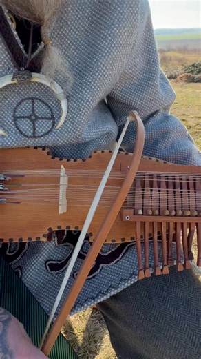 🌳🌲🌞 Frühlingserwachen … Nyckelharpa und Wind im Einklang. 🌞🌳🌲🌿 Hendrik Steinicke,Sandy Steineiche,Stefan Tell | Steineiche