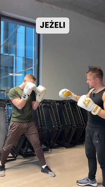 Deptanie stopy jest bardzo deprymujące dla przeciwnika i potrafi wybić z rytmu. Sytuacja występuje najczęściej, kiedy naprzeciw siebie staje zawodnik leworęczny i praworęczny. Wówczas stopa przeciwnika znajduje się w dogodnej pozycji do nadepnięcia, często zdarza się to przez przypadek. Sędzia ma trudne zadanie, ponieważ musi wychwycić sytuację intencjonalną. Akcja pod linami zdarza się o wiele rzadziej, ponieważ pozycja bokserska w półdystansie często różni się ustawieniem stóp. #boxing #dirty 