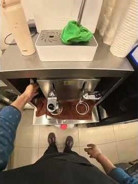 Cocoa powder and fresh milk, an innovative combination of mint #asmr #boba #relaxingsounds