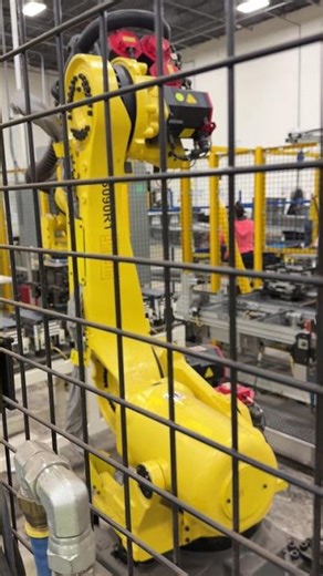 Lot 100 - Fanuc R2000iC/165F Robot w/R30iB Plus Controller & Pendant