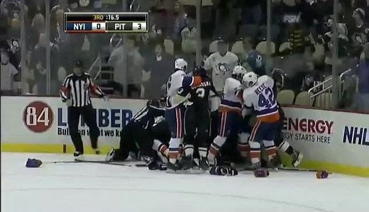 Brent Johnson knocks Rick DiPietro out with this one hit. Can't say it was the fight of the century but still great to see a goalie fight. #TurnTheJetsOn | Instigators Hockey