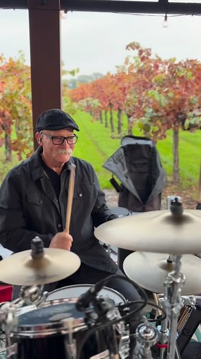 ❄️🔥 Layered up, but still turnt up! Ain’t no suprises there…y’all kept it lit, as usual!! Thank you Bally Keal! The vibes were UNREAL! 🫶🏽 🎵The Bird 💿 by The Time 🎤 Covered by Papa Joe and the New Deal 📍 Bally Keal Estate Tasting Room Patio #papajoeandthenewdeal #bayarea #coverband #livemusic #thetime #thebird | Papa Joe & The New Deal