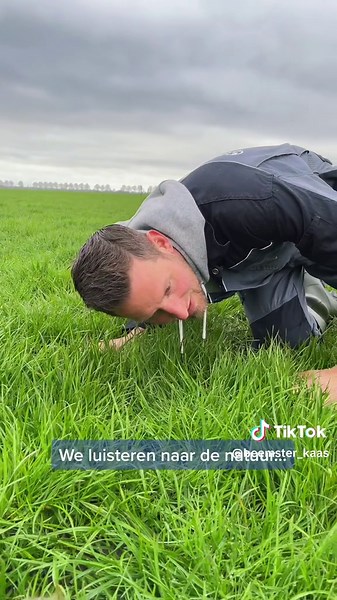 De weidegang komt er aan… nog heel even en de koeien komen dansend en springend naar buiten. Laat de lente beginnen! 🐮🍃🌷🕺🏽💙 #beemster #beemsterkaas #koe #boeren #beemsterboer #weidegang #lente #graskaas #nederland #kaas #foryoupage #fyp #voorjou