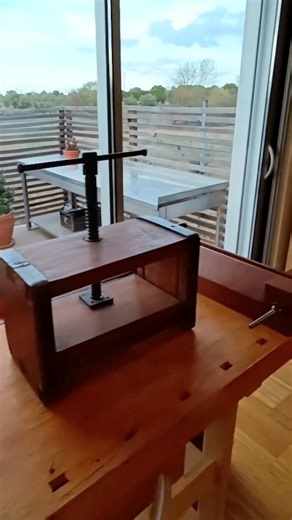 Everybody loves a workshop tour! Here's Teodora Poiata's studio @teo.studio #bookbinding #craft #handmade #studio #workshop | Ibookbinding