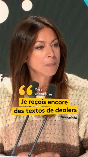 La chanteuse Rose révèle comment certains dealers arrivent encore à la contacter pour lui proposer certaines substances. Elle sort un projet, composé d'un album, d'un livre et d'un spectacle, intitulé "Rose Movie". | Franceinfo