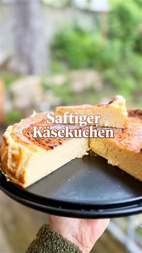 Ein saftiger Keto-Käsekuchen 🍰⤵️ Folge mir @essen.ohne.kohlenhydrate für noch mehr leckere Rezepte 🍳 und Tipps und Tricks zum abnehmen 📉 ZUTATEN (für 1 Kuchen, 30 cm Durchmesser) 👇🏻 600 g Frischkäse, Doppelrahmstufe 200 g Erythrit (oder anderen Zuckerersatz) 100 g Mandelmilch ohne Zucker (oder Hafermilch, oder Milch) 25 g EOK Mehlersatz (gibt’s im eokshop.de) 400 g Skyr-Alternative, ohne Zucker (oder Skyr, oder Magerquark) 6 Eier, Bio, Größe M 10 g Pure Flavor Pure Vanilla (optional) (gibt’