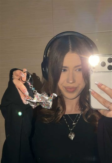 Bryloczek na szczęście 🪭🤍 #diy #crane #origami #silver #tutorials | origami