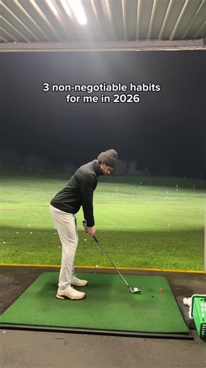 3 non-negotiable habits for me in 2026. This is how I’m staying ahead of 99% of golfers. 1. Daily mobility: no exceptions. Intentional movement every single day. It resets my body, keeps me pain-free, and lets me actually access the positions my swing needs. Less stiffness. Better rotation. Lower injury risk. 2. Training & practice with intent. Nothing is random. Every gym session has a purpose. Every practice session has a focus. Both are aligned toward one thing: getting stronger, more athleti
