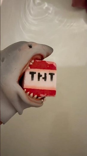 MINECRAFT TNT EXPLODES SHARK PUPPET!