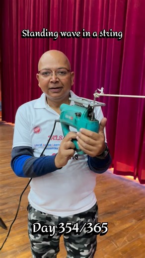 Mukul Rathi on Instagram: "Day 354/365 of sharing best teaching practices Topic : standing wave in a string #physics #physicsexperiment #day354of365 #reels #physics #standingwave"