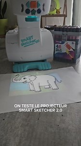 Apprends à dessiner et bien plus encore avec le projecteur SmART Sketcher 2.0 🖍️🎨🤩 https://tinyurl.com/3z9h2jk9 Disponible dans tous les magasins Smyths Toys et sur notre site à 69,99€ avec la référence 200593 🥰 Livraison standard offerte dès 29€ d'achat, voir conditions en ligne 📦 | Smyths Toys Superstores FR