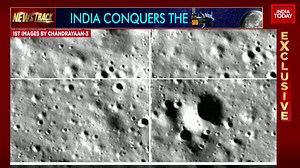 Look at the first image sent by Vikram from Moon post landing. Former ISRO scientist & space educator Manish Purohit and India Today's Raj Chengappa Page describe and explain how it is different from previous images. #Chandrayaan3 #ProudMoment #IndiaOnTheMoon #CheerForChandrayaan | Rahul Kanwal #Newstrack #ITVideo | India Today