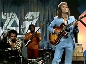 The Crusaders - Live At Montreux (1976) #jazz #fusion 1. Soul Caravan 2. A Ballad For Joe (Louis) 3. Spiral 4. Hard Times Larry Carlton - guitar Wilton Felder - sax Joe Sample - keys Pops Popwell - bass Stix Hooper - drums | Jazz Blues Rock Online