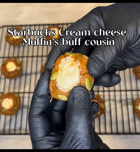 Uncle Starbs called his Lil cousin Buff Muff for a macro glow up! • ✨These Muffins are only 72 cals 7P 7C 2F ✨ • Recipe ✨⬇️⬇️⬇️⬇️⬇️⬇️ • • • Ingredients: Muffin Batter: * 2 single packs Lil Buff Pump-it-up-Spice protein cake mixes * 180-200g Pumpkin Puree * 2 whole egg or 92g egg whites * 70-80ml Milk of choice (used 2%) * Stir together and scoop batter into silicone muffin liners placed in a muffin pan Cream cheese filling ingredients: * 4oz Fat free cream cheese (or choice) * 1/4 cup powdered s