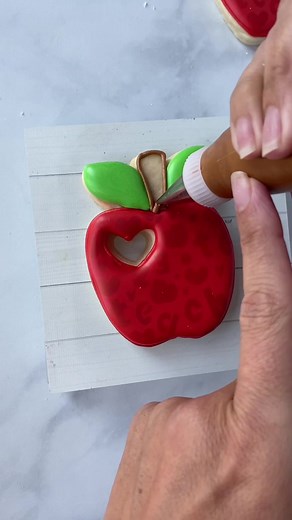 Happy back to school!! ✏️ 🍎 #backtoschoolcookies #cookievideos #royalicing #cookiedecorating #cookiedecoratingvideo